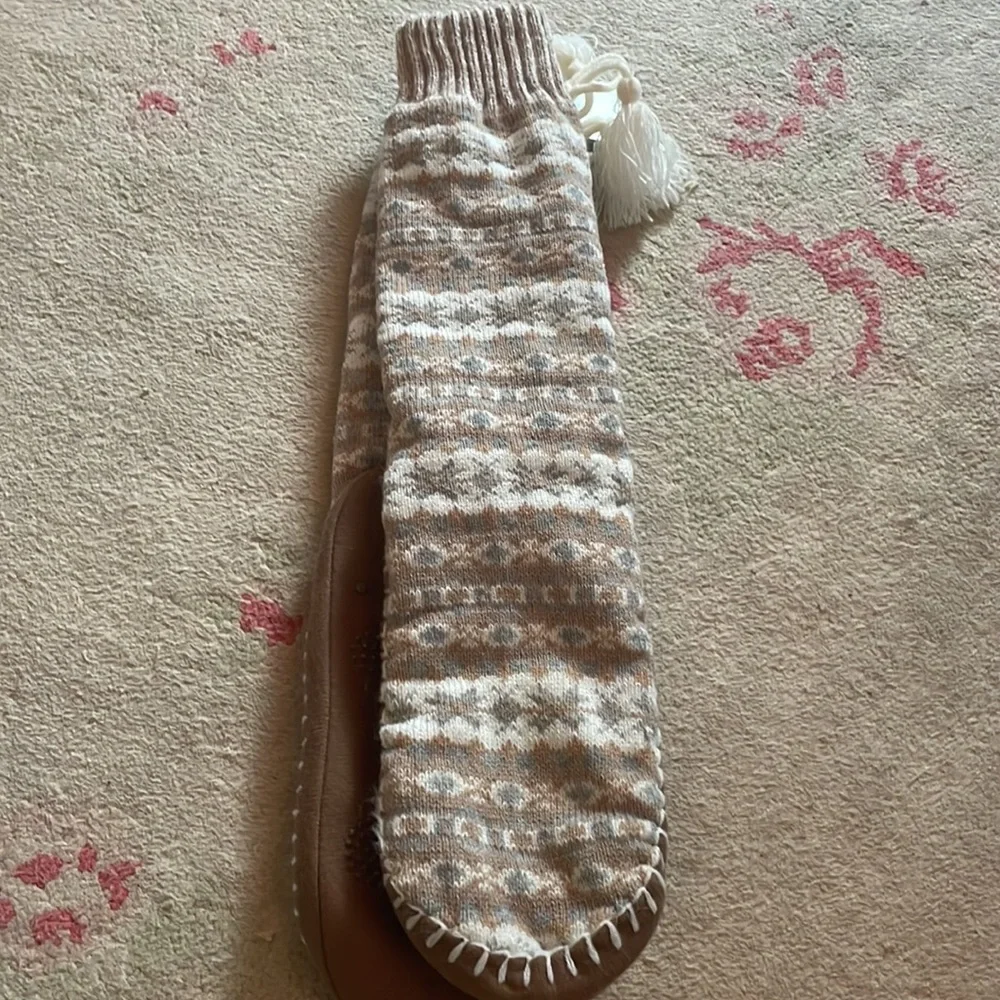 NWT Muk Luks high socks- OS